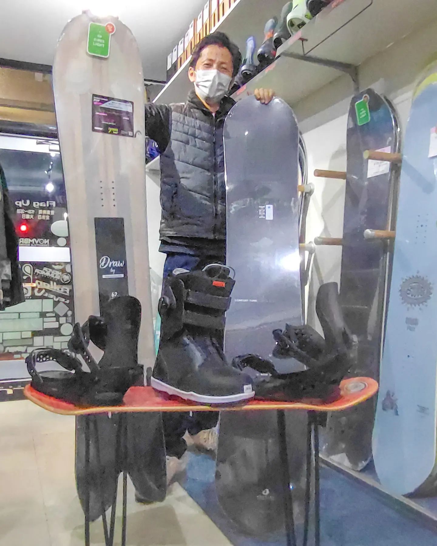 Snowboardshop - 本日のお客様🤩 . 中国からの爆買い大魔王 では
