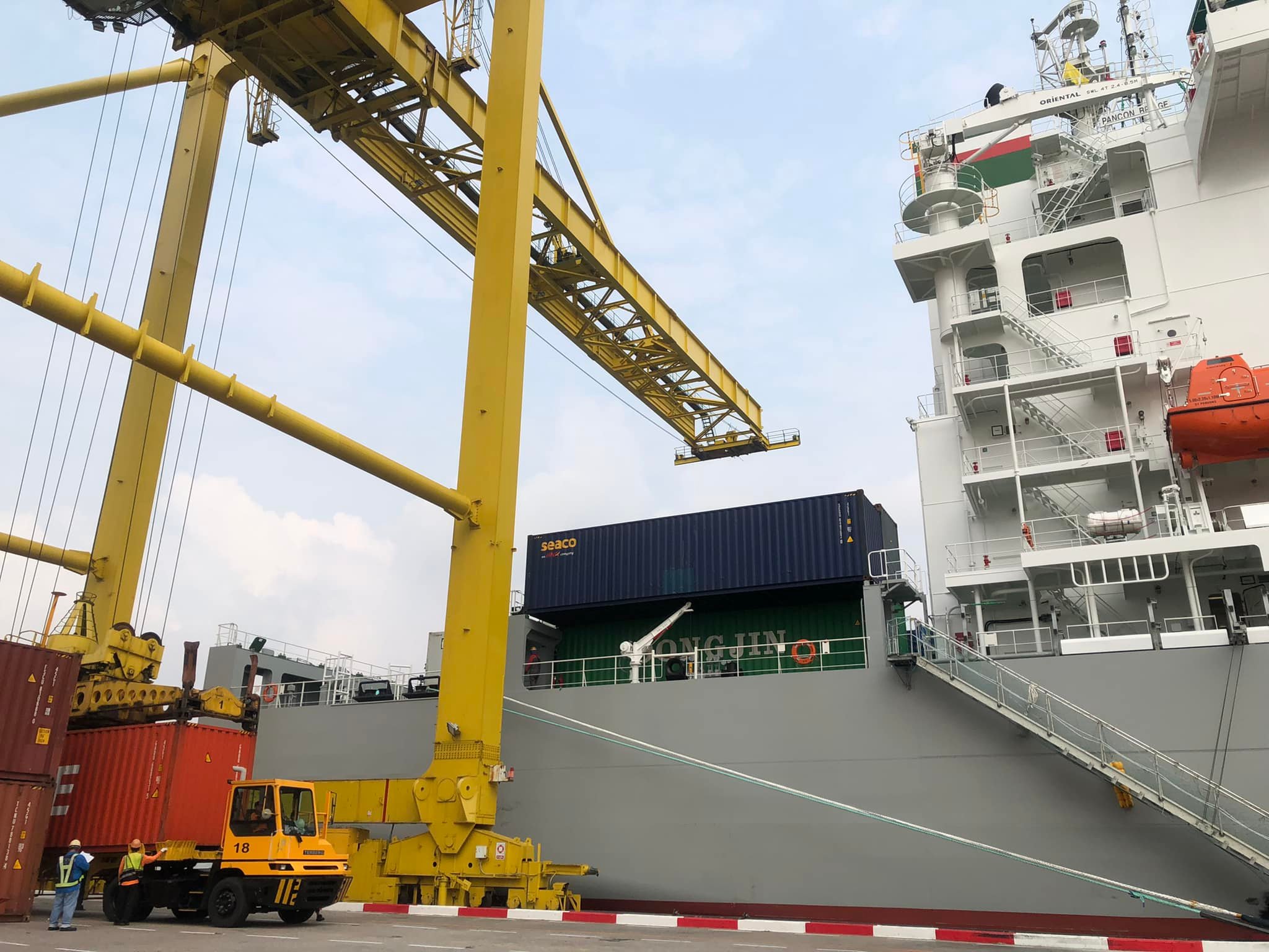 ท่าเรือยูนิไทย... - Unithai Container Terminal - UTCT