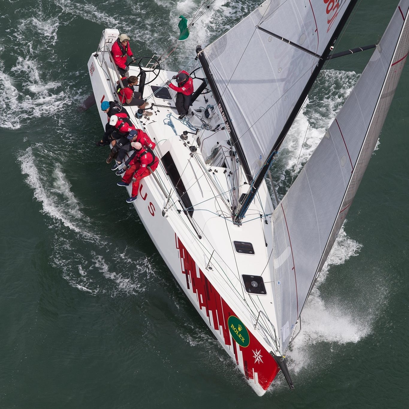 20 knots boat speed in 30 knots wind gust down the mistral swell ...