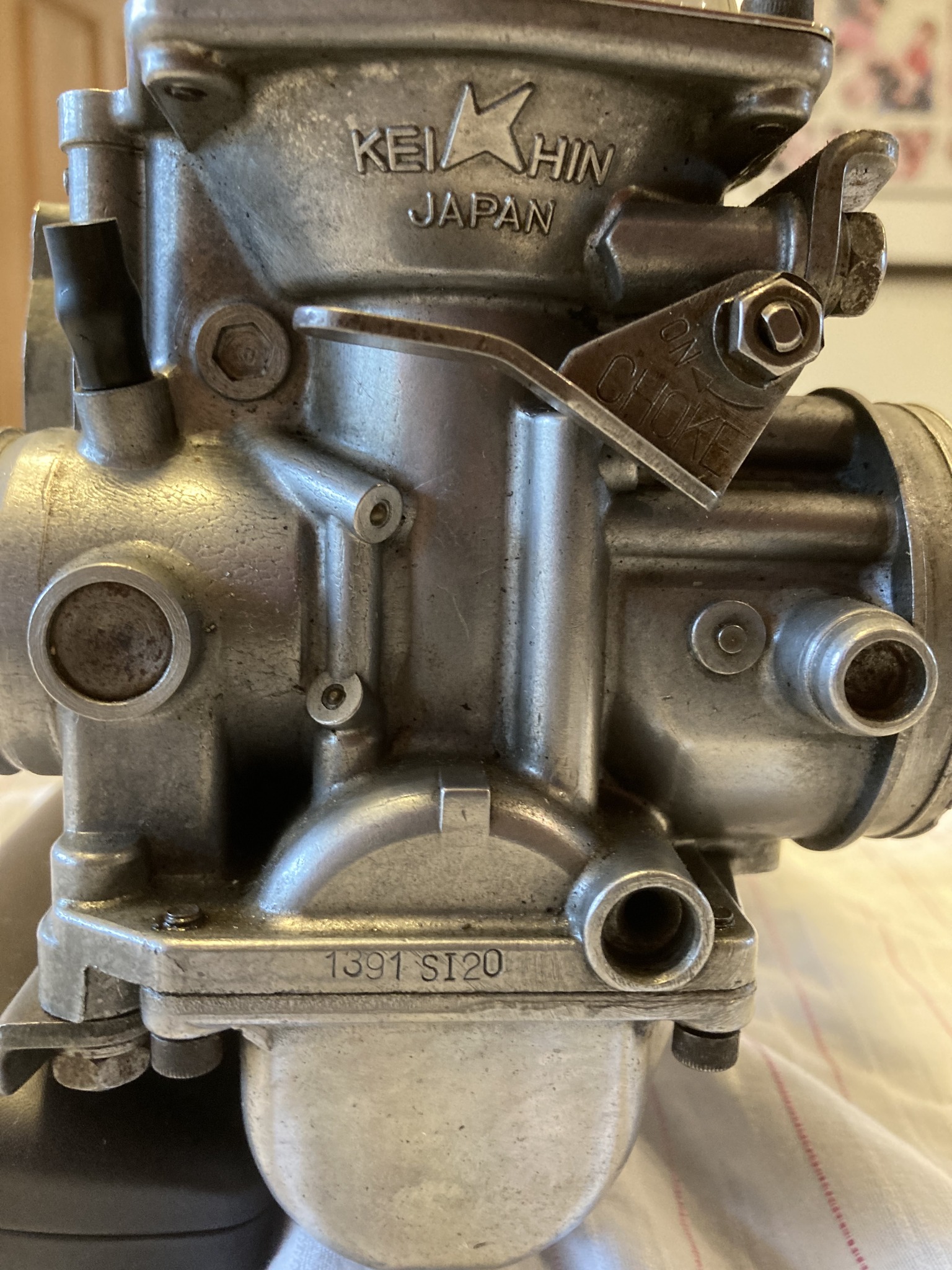Hi, I am selling a pair of Z440 Keihin 1391 (SI20) carbs. I am UK