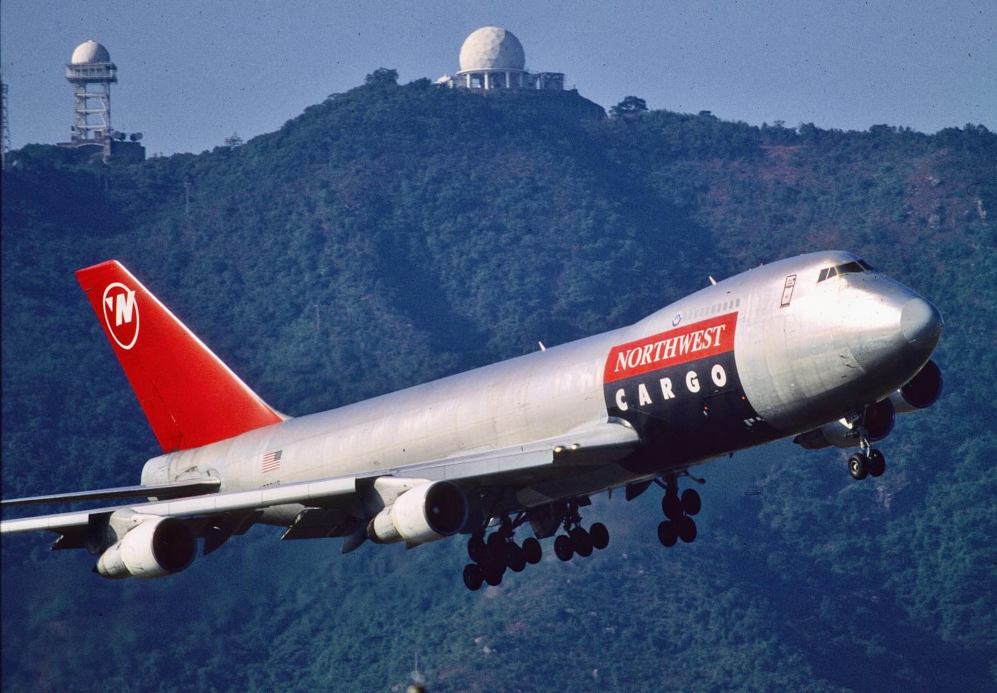 NW Cargo 747-200F, Kai Tak 1996. #boeing747 #kaitak #northwestairlines