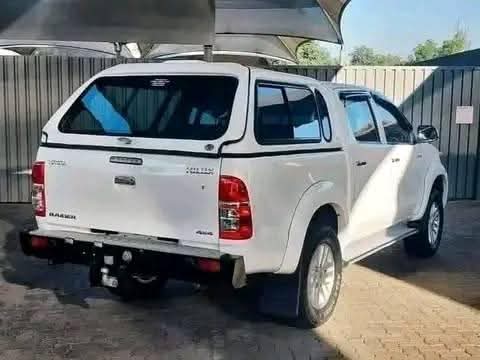 2007-white-toyota-bakkie-d4d-bubble-cab-cars-trucks-durban