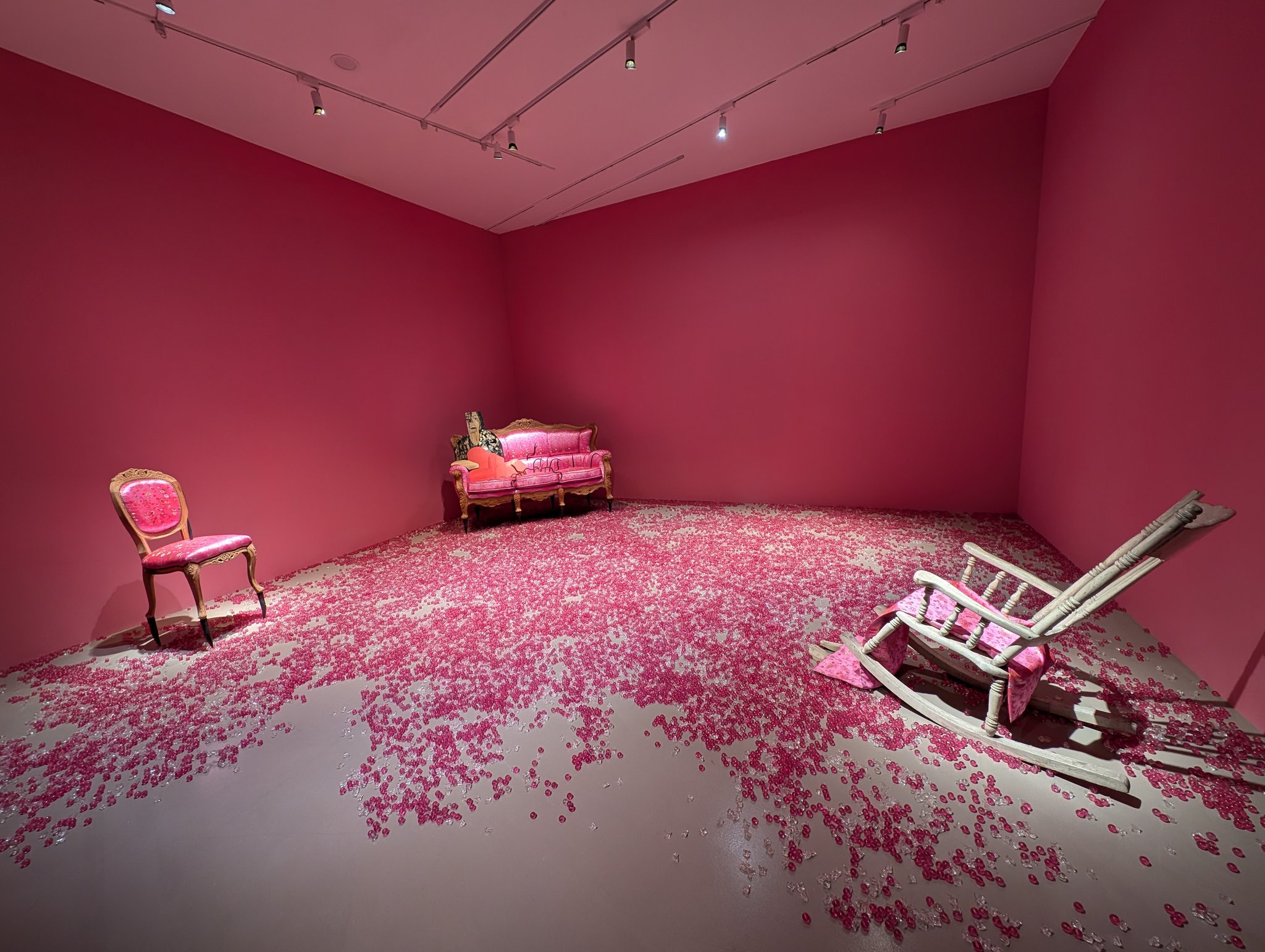 他方的他方 - 北美館女性藝術家典藏展 (二) 剛在釜山乙淑島看過南韓女性藝術家尹錫男 (1939- )... | Facebook