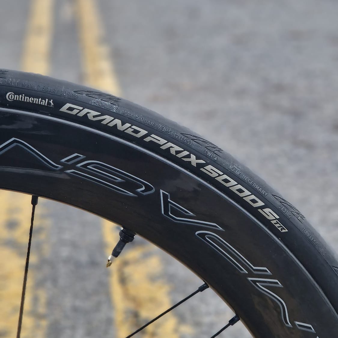 Fulcrum Racing 1 wheels with Conti GP5000 on Concorde Squadra bike
