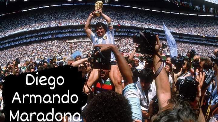 T-shirt con personalizzazione ricamata, Maradona DS10, Diego, Napoli, Scudetto. - Italia
