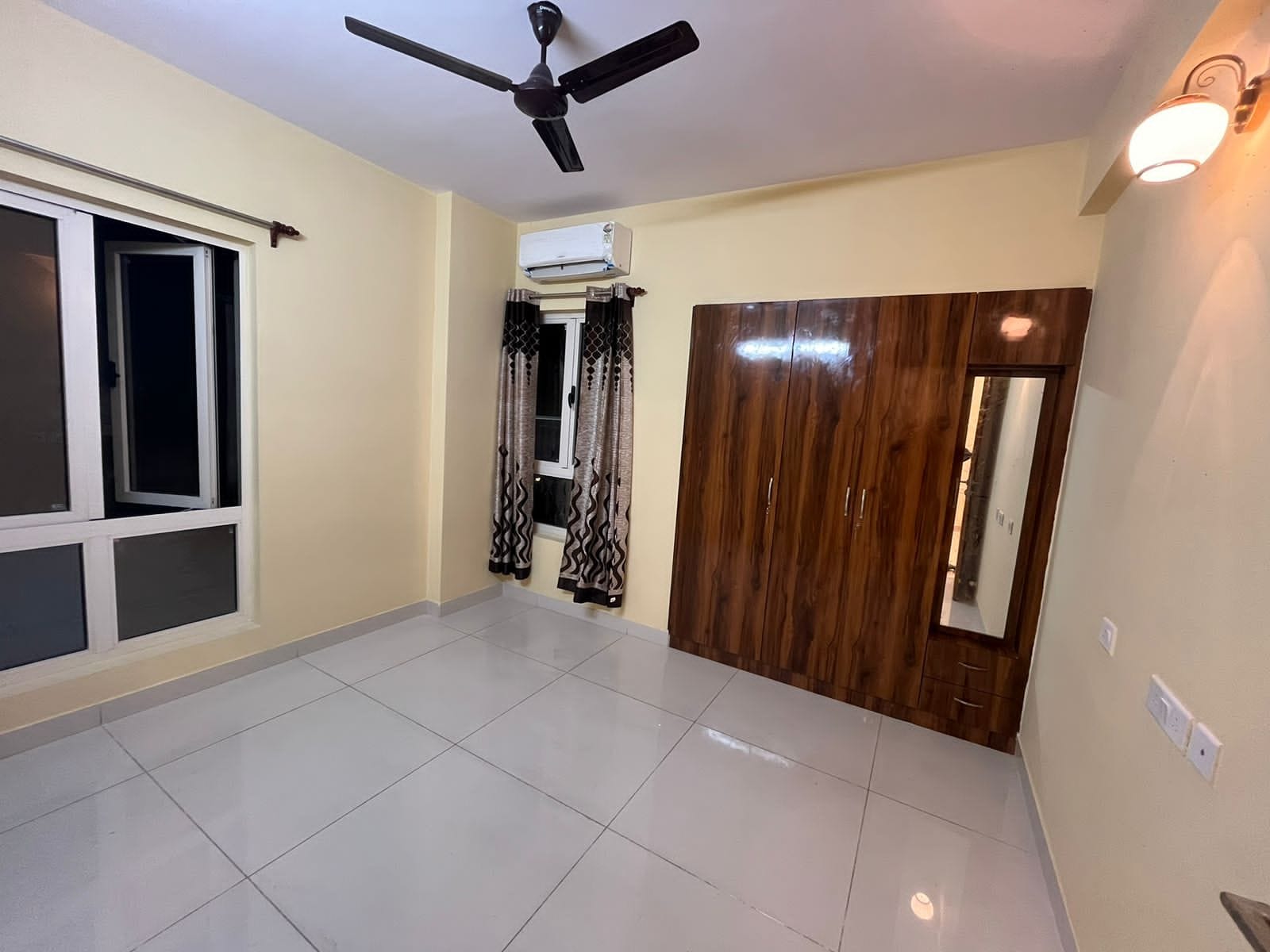 New Door Interior | Kolkata