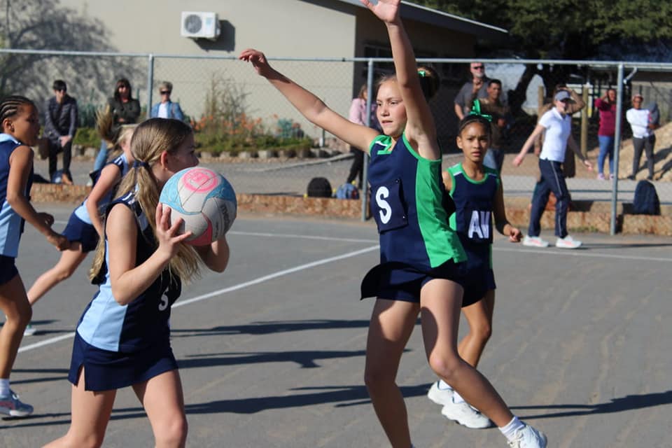 🏈 Rugby en netbal teen Laerskool... - Laerskool Laurus