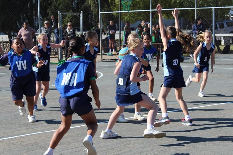 🏈 Rugby en netbal teen Laerskool... - Laerskool Laurus