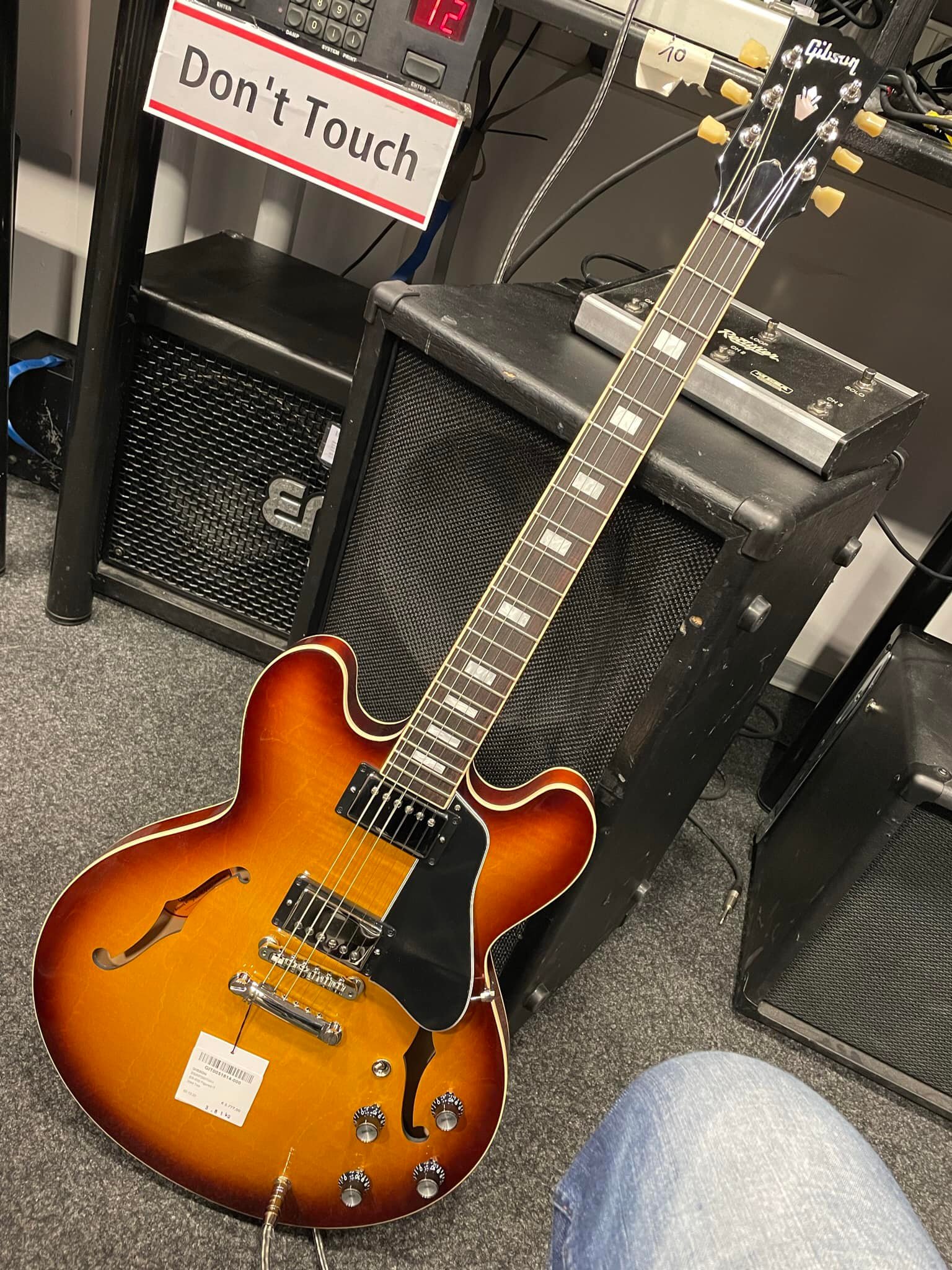 Found this very nice ES-335 Figured Iced Tea in the Musicstore 