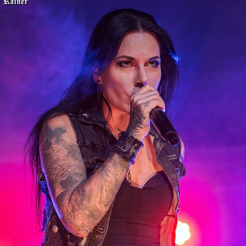britta-g-rtz-probably-the-calmest-stage-photo-i-have