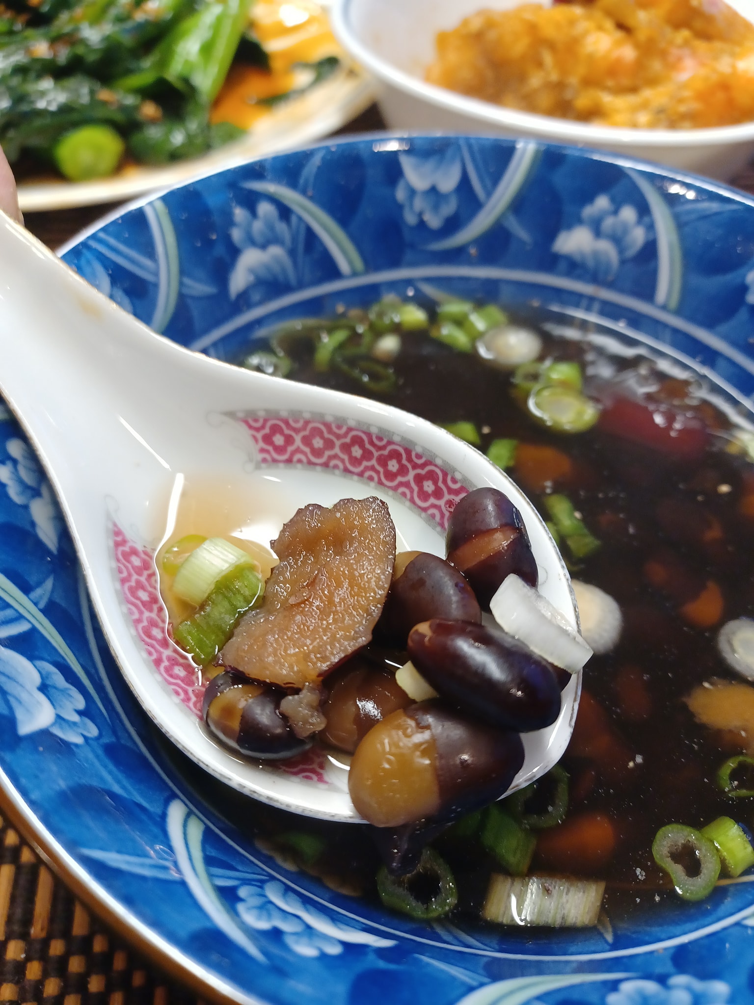 豆 Cantonese red bean soup with black rice and tapioca