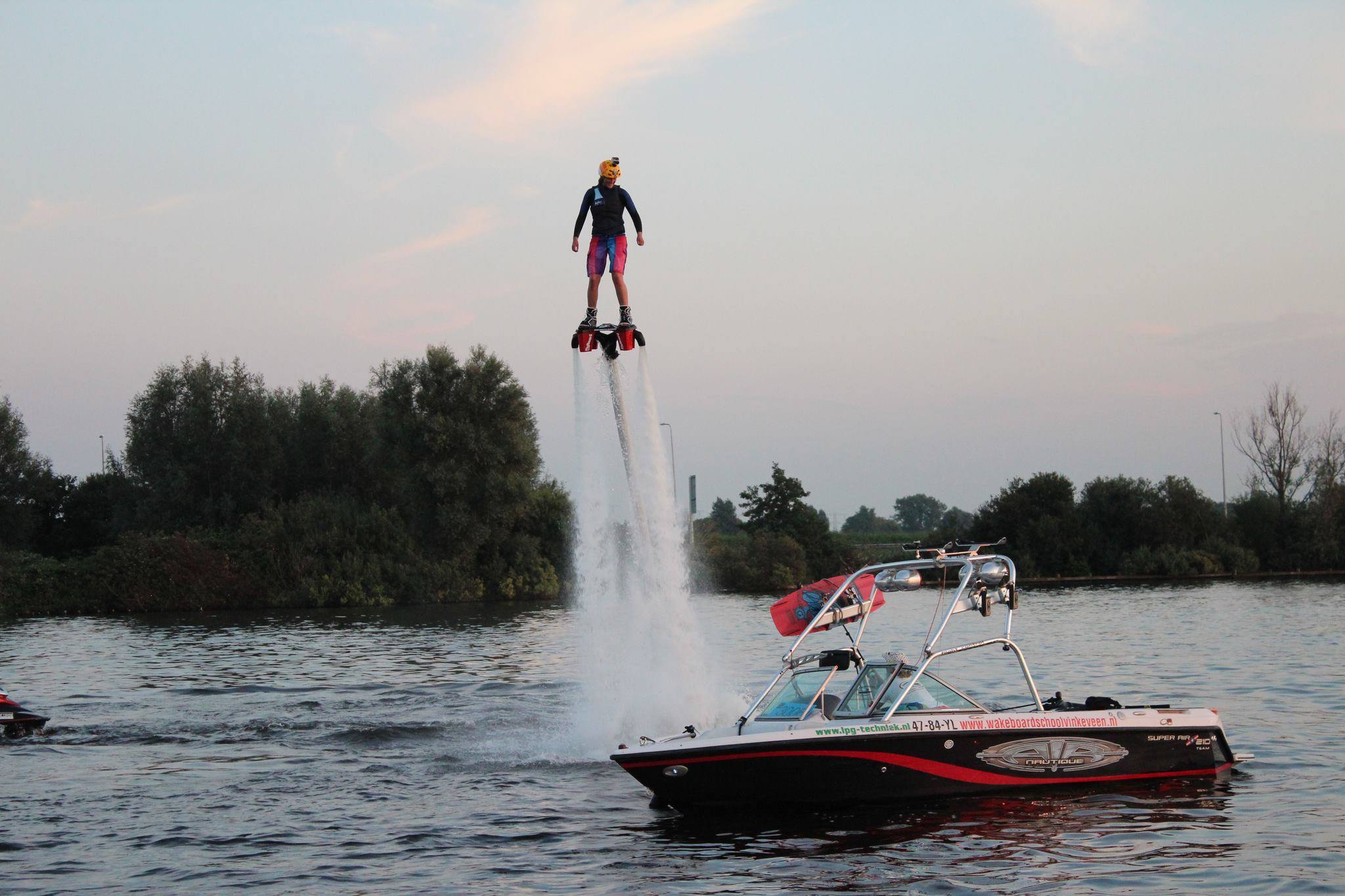 Flyboard Succes - Weer iemand blij gemaakt voor zijn verjaardag! Zijn ...