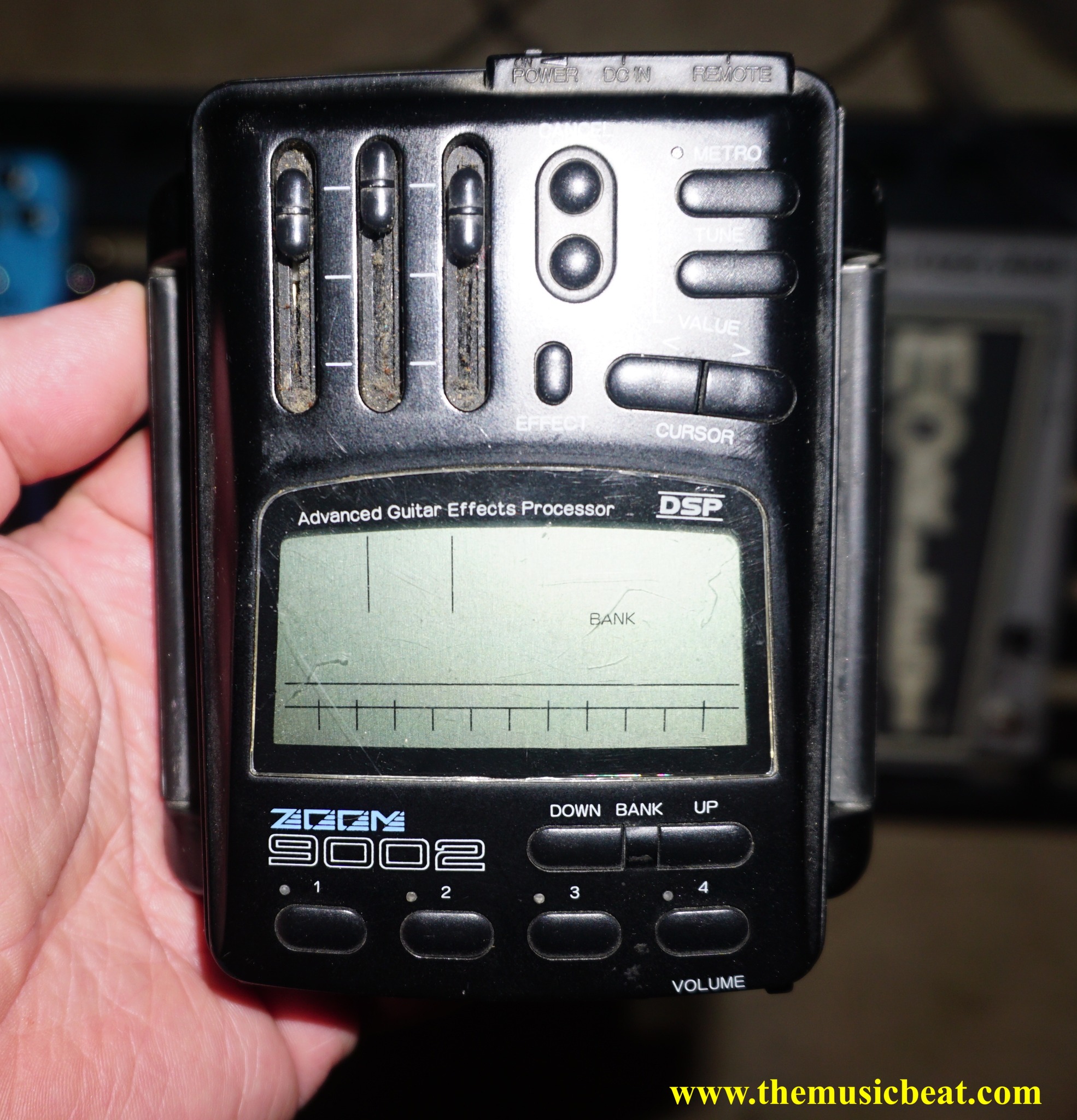 Anyone have a working Zoom 9002? I have two: they both power up