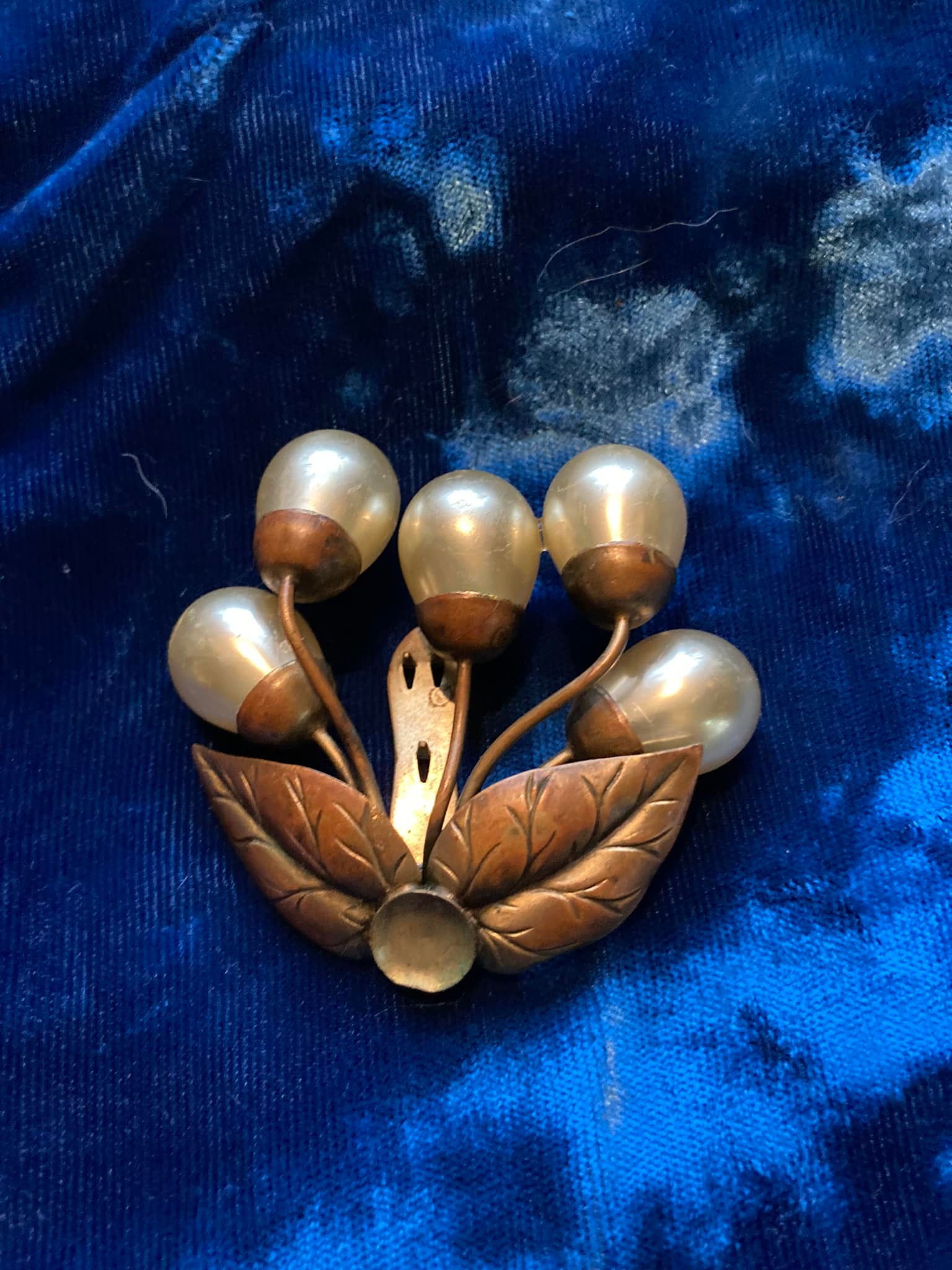 What are these vintage jewelry pieces? display picture 1