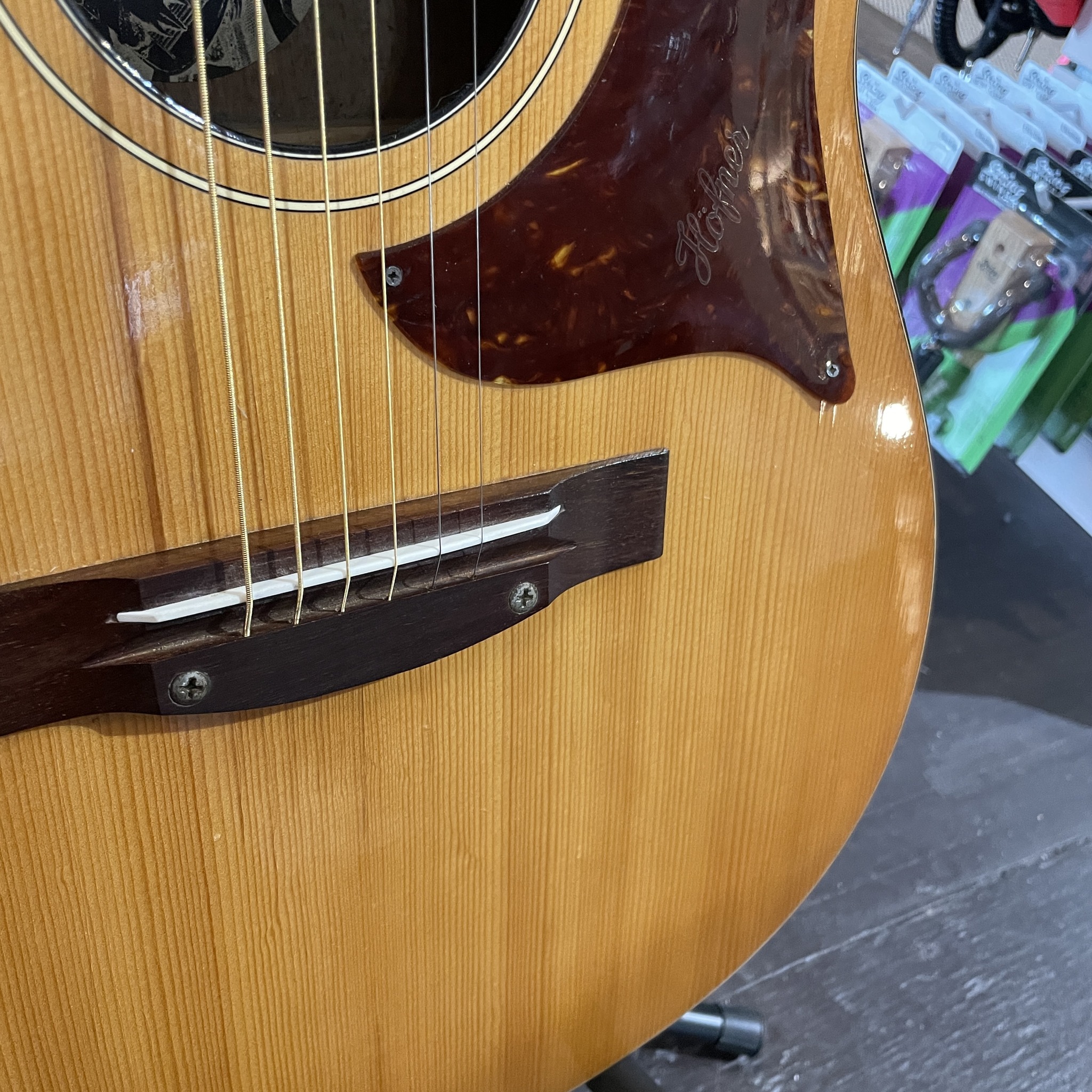 Details from this 1969 Hofner model 491 - love the headstock! 👍