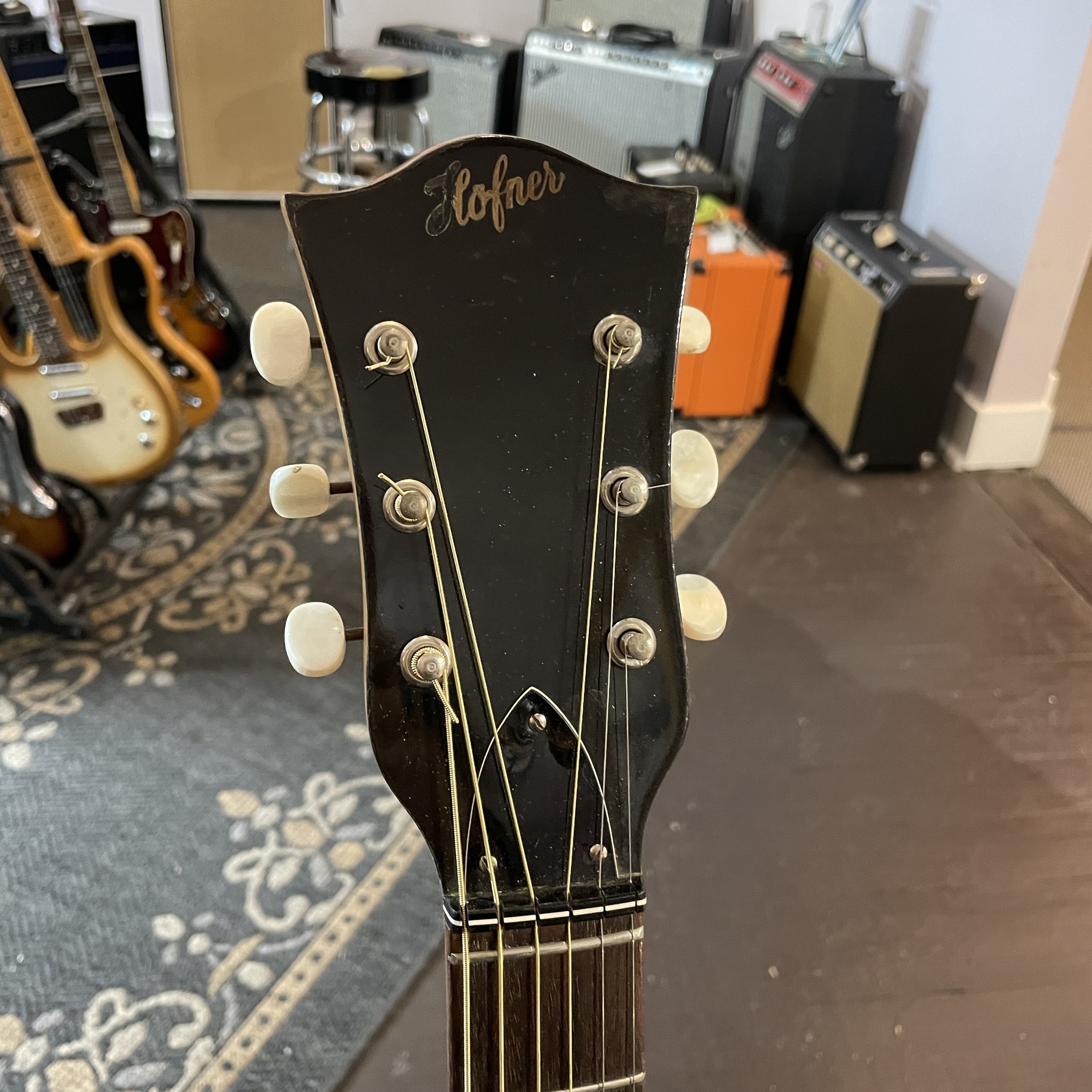 Details from this 1969 Hofner model 491 - love the headstock! 👍