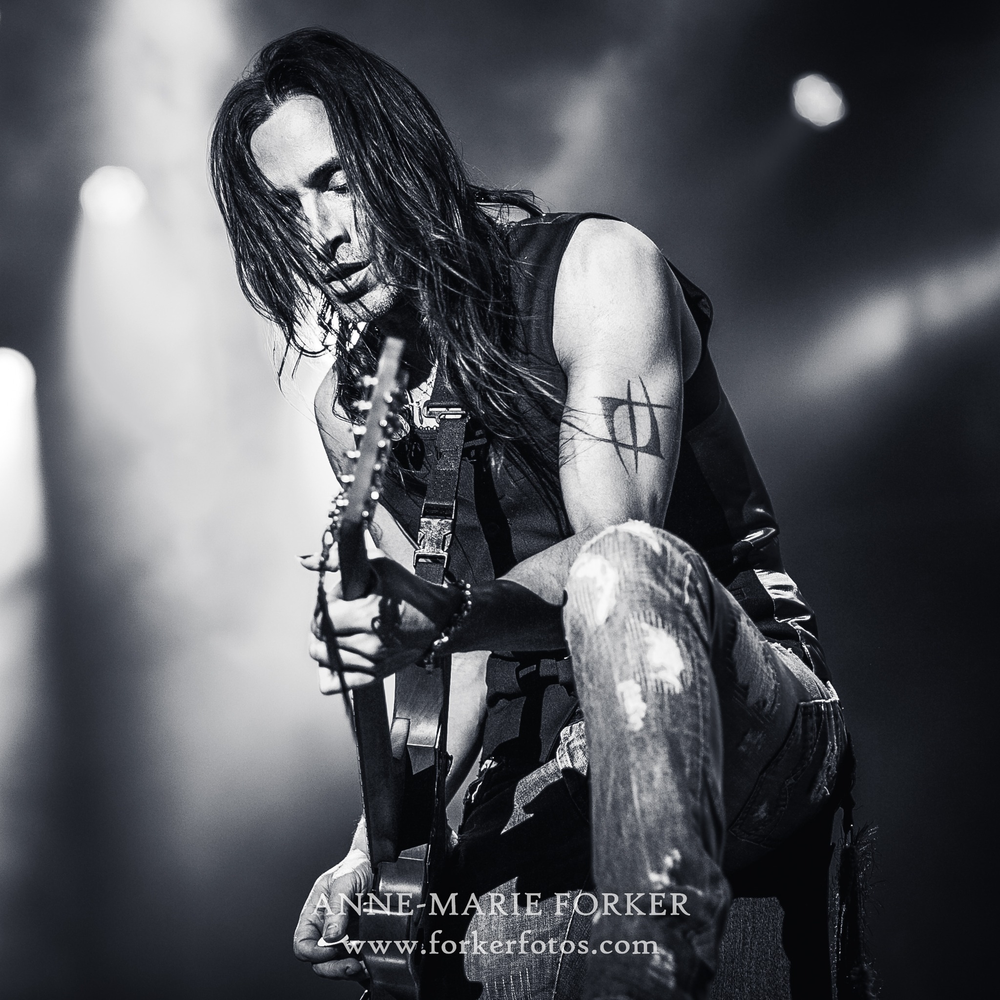 Wishing one of the best guitarists in the world, Nuno Bettencourt