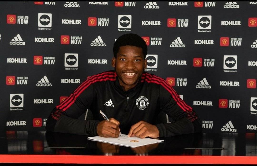 رسمياً: المدافع الفرنسي الموهوب... - Manchester United Army