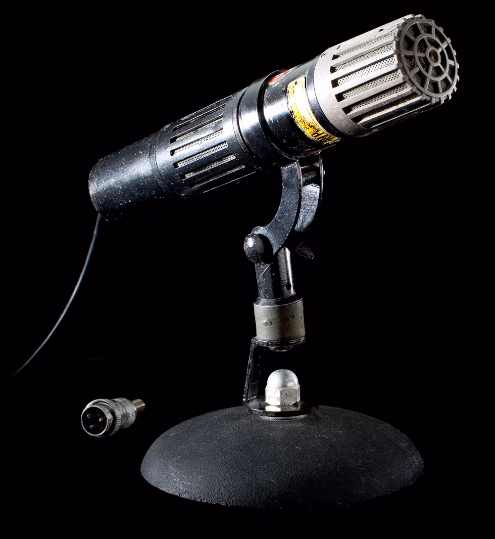 Museu RTP - O Microfone Ultradirecional da RCA O BK-10A...