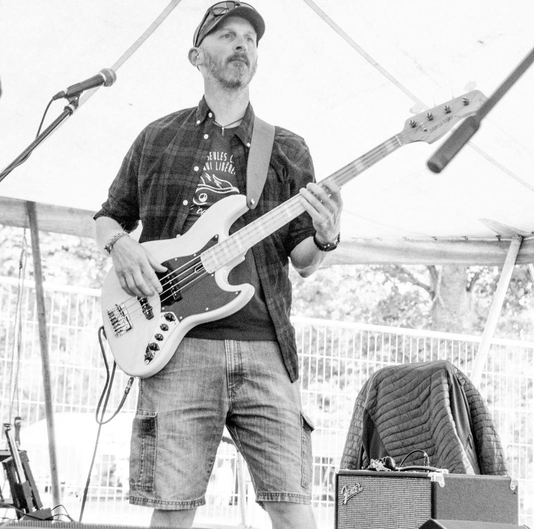 Fender Mustang Bass Group | What about Squier CV 60 compared to Fender ...