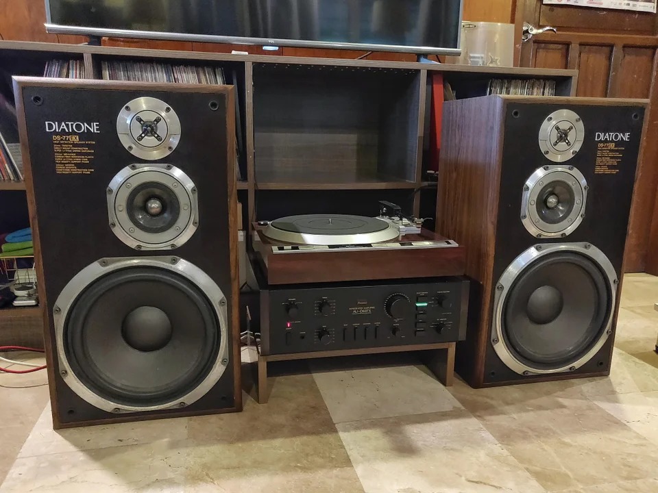 Sansui AU-D707F driving Diatone 600ZX speakers
