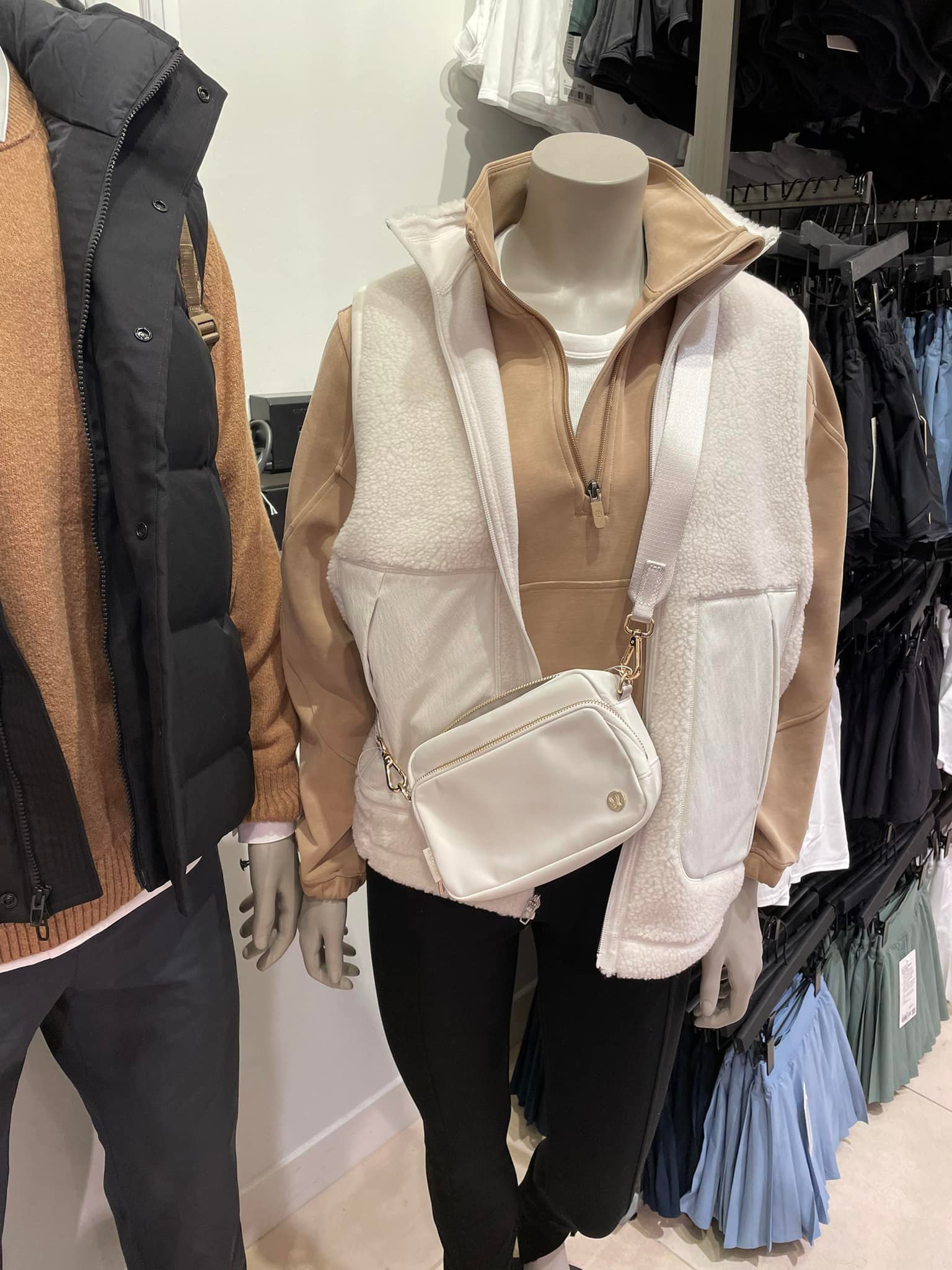 Lululemon Everywhere Crossbody Bag 2L Metal Hardware✨ DM for  display picture 1