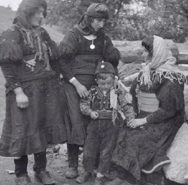 Qendra - XHUBLETA ILIRO-SHQIPTARE NJË HISTORI 4000 VJEÇARE NGA NDUE ...