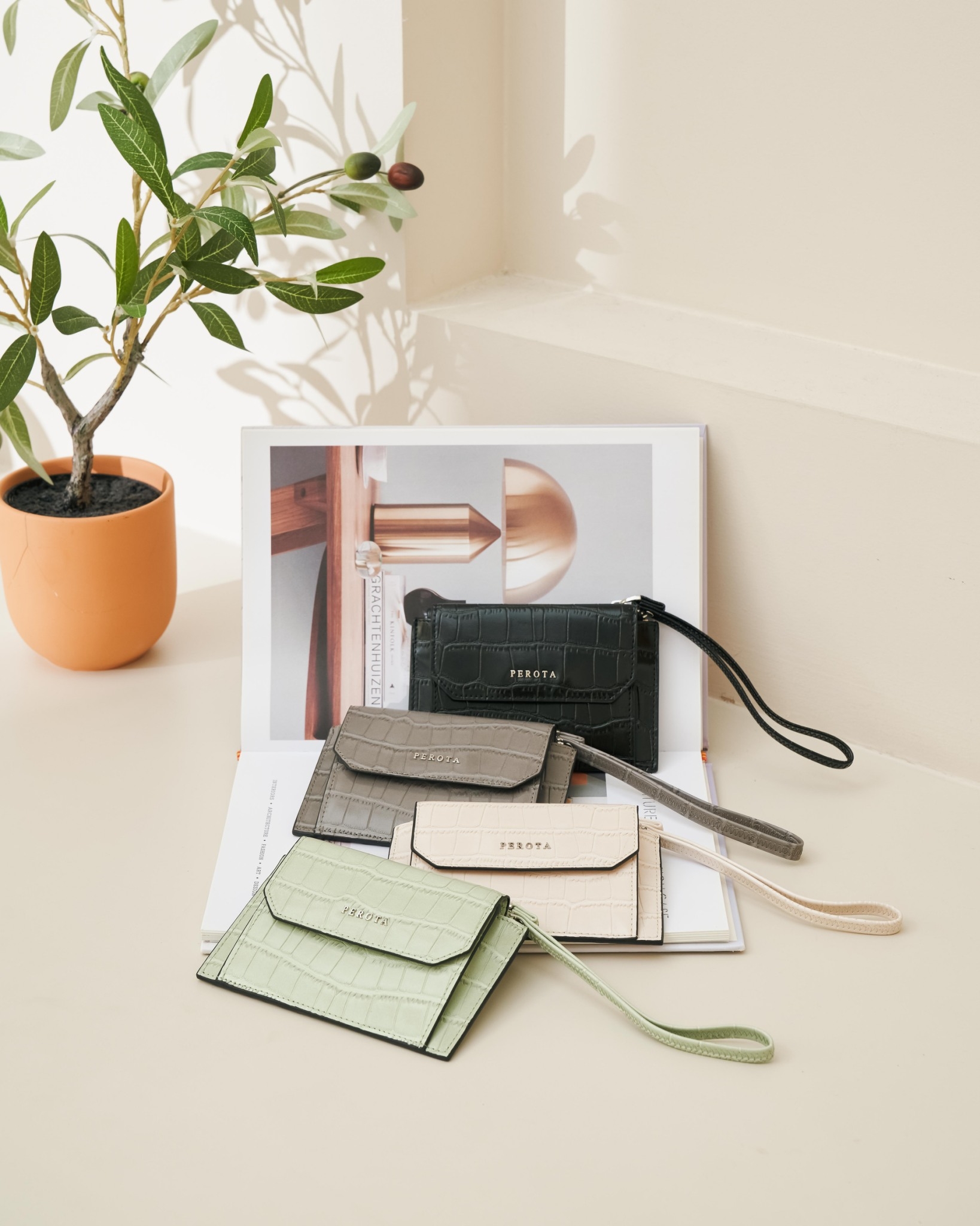 Perota - PEROTA “Brownie Card Holder” ราคา : 590 บาท... | Facebook