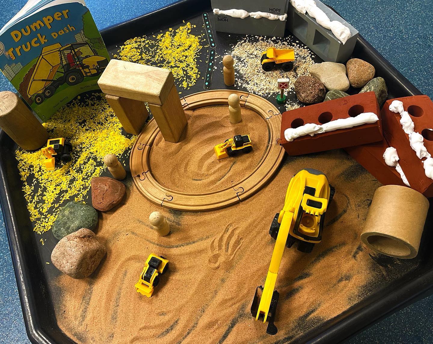 construction-tuff-tray-today-in-highfield-nursery