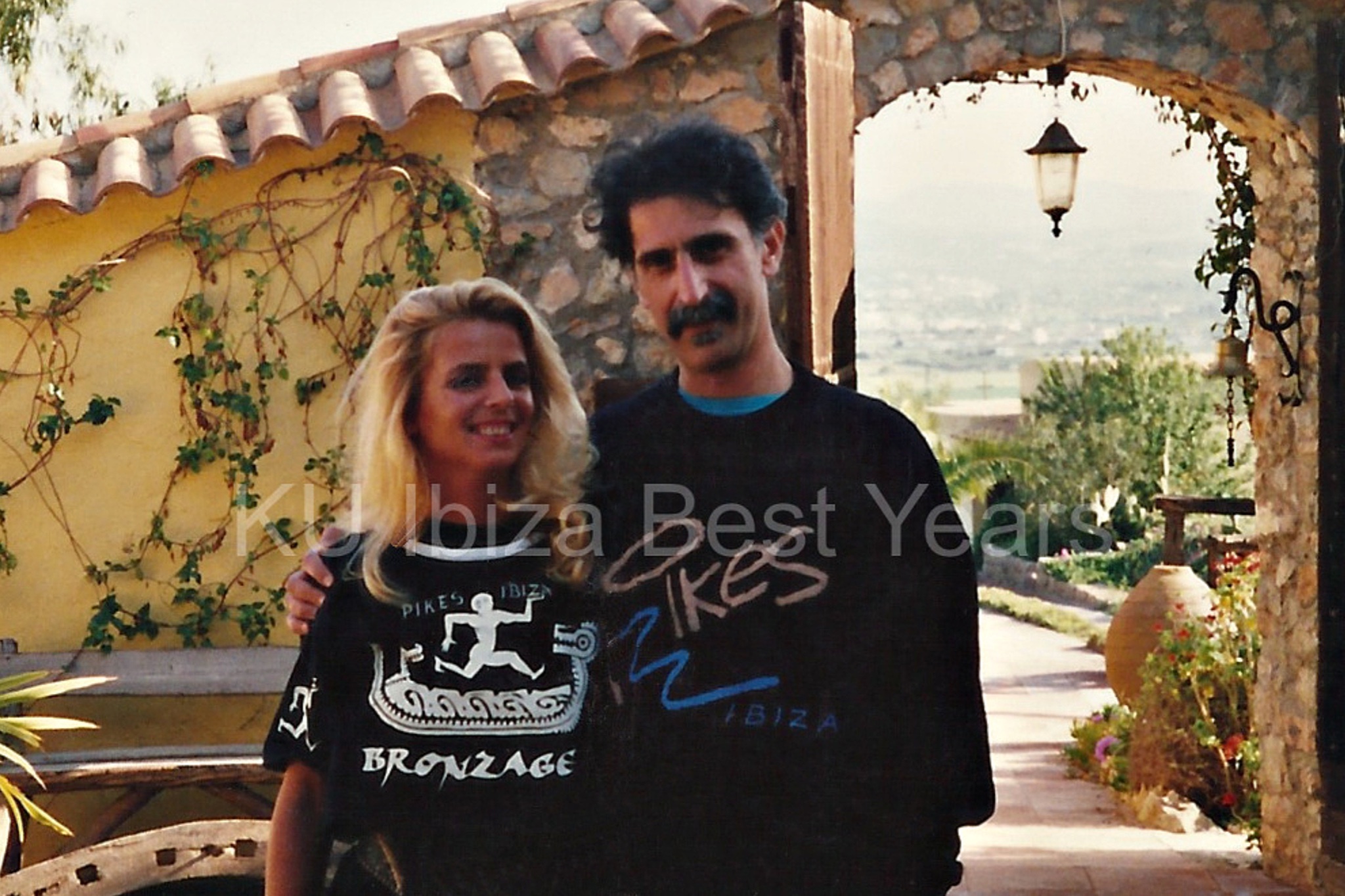 Tee-shirt Vintage Franck Zappa Europe Tour 1988 - Taille L Noir | Occasion Bon état | Rock Music