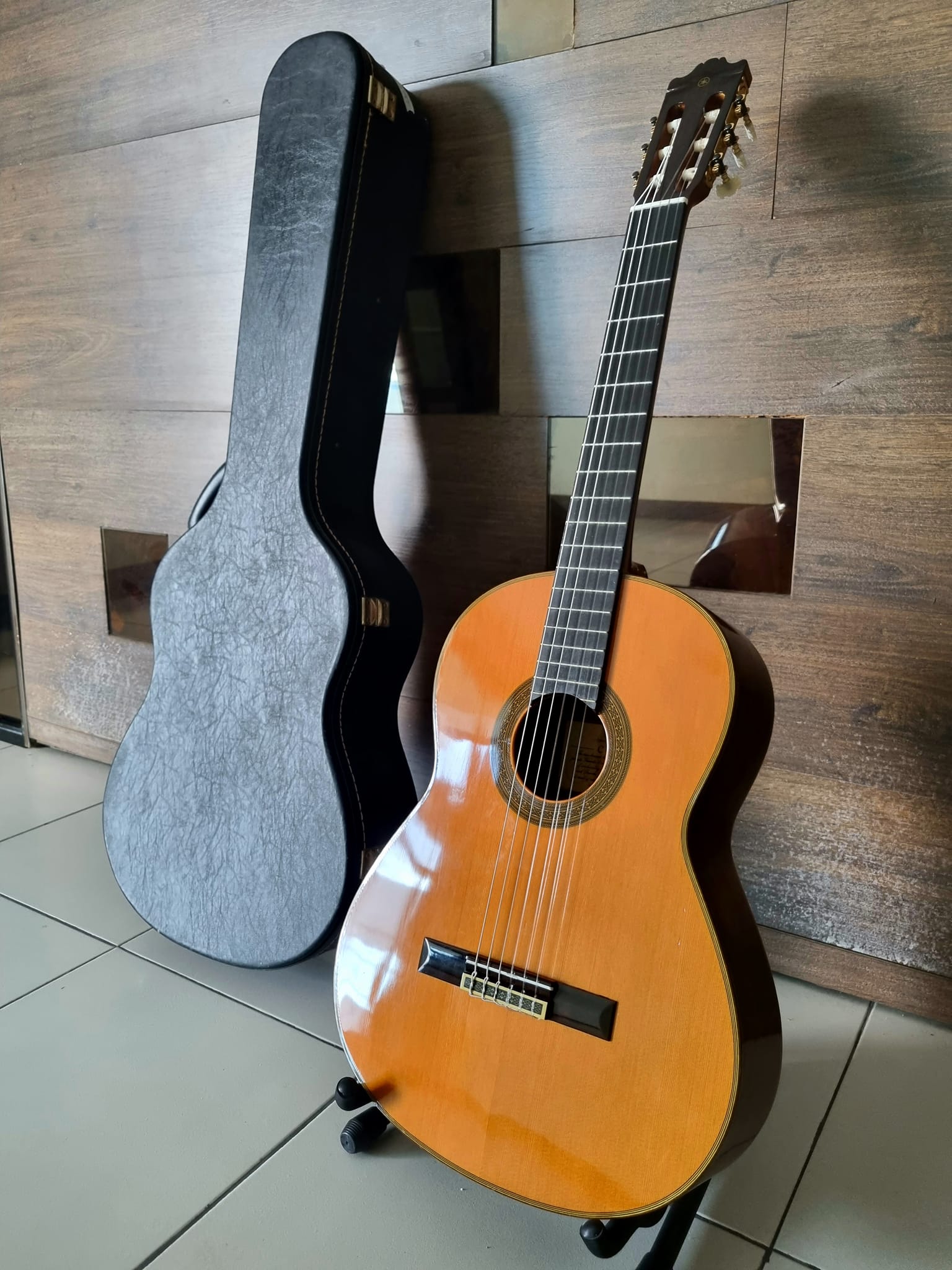 YAMAHA C300 (late 1970S) Made In Japan 2nd to the top Classical