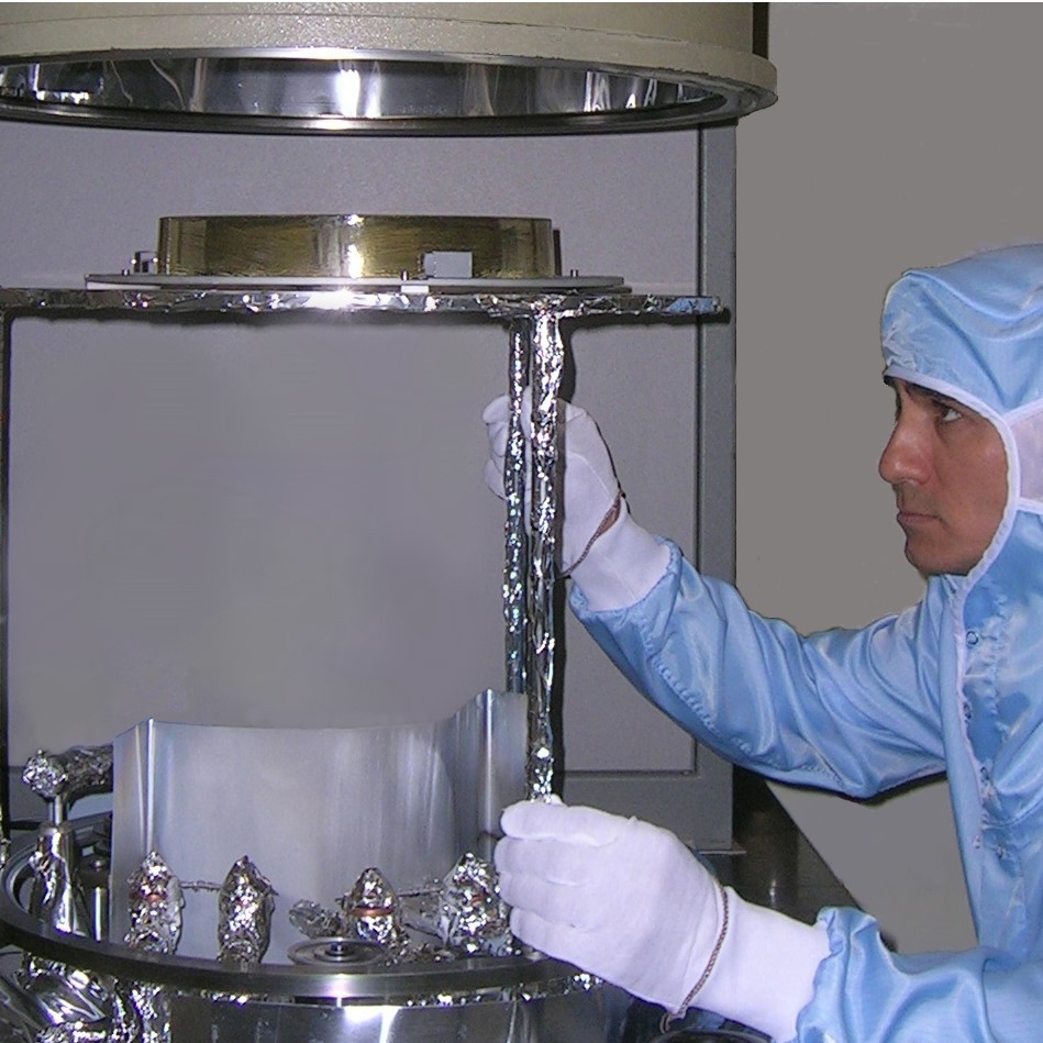Inspection of the runout of the 200 mm diam. meniscus lens. The ...