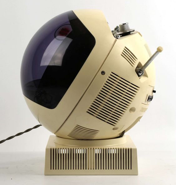 JVC レトロ　ピラミッド型テレビ JVC Pyramid television (1972) Plays AM/FM radio when folded into a