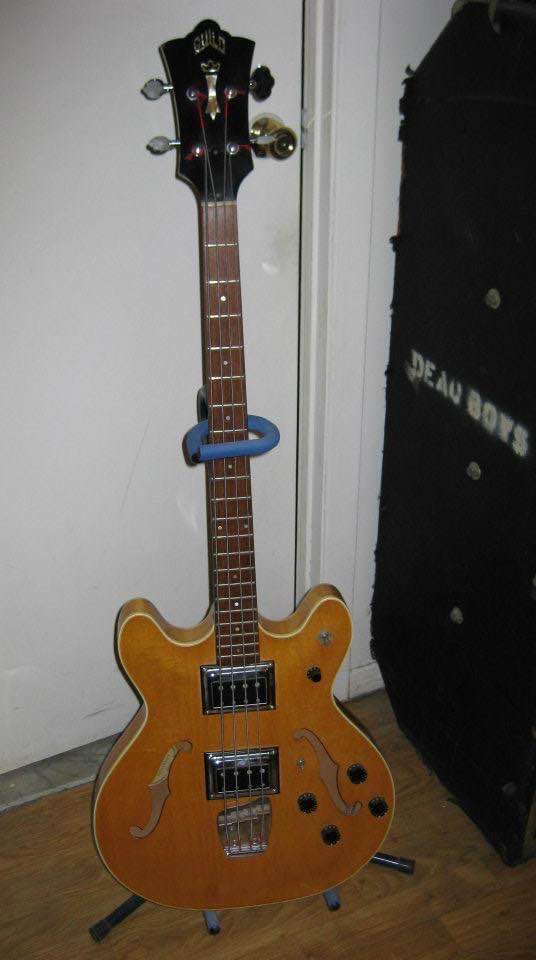 What is a good tuning schematic for a DeArmond Starfire bass?