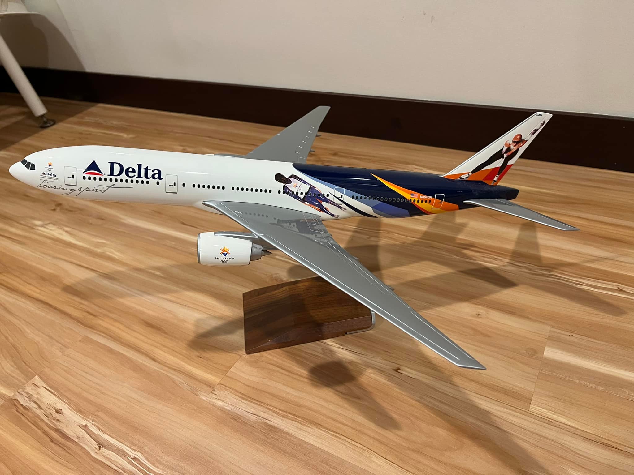 Pacmin 1/100 scale B747-400 North West model