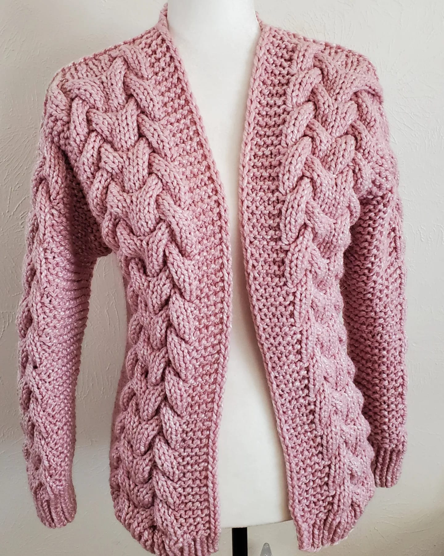 How to knit a chunky cardigan in one piece or panels?