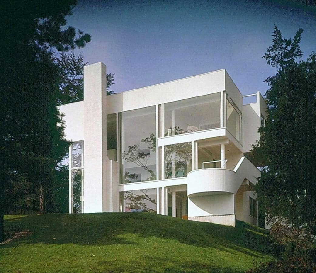 The Smith House by Richard Meier in Darien, Connecticut