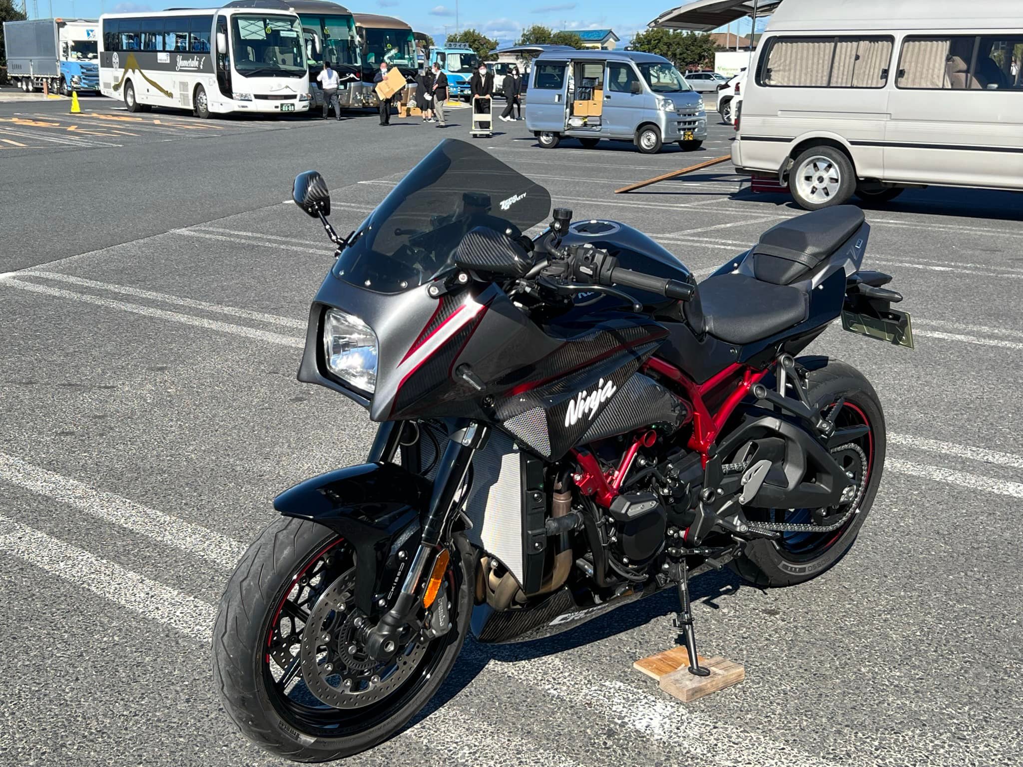 Z1000 (2011) D型 ニンジャカスタム ブラック&ゴールド 内容 アッパー