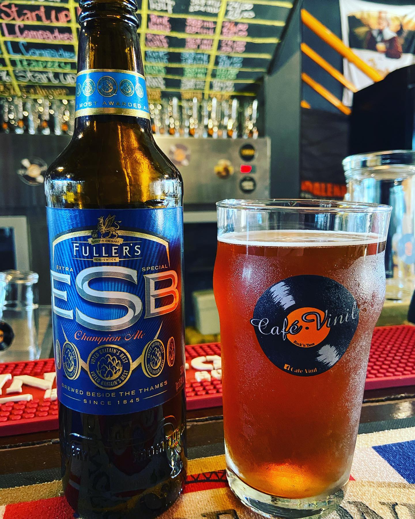 Café Vinil Mogi - A cerveja Fuller's esb funda estilo...