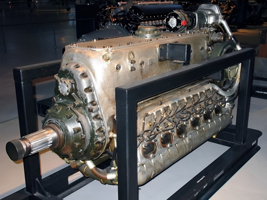 Riko january - The Alfa Romeo RA-1000 was a high-performance 12 ...