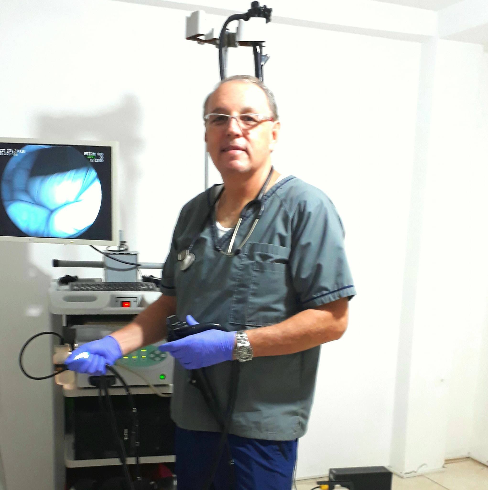 Dr. Ricardo Reyes - Gastroenterólogo | Esmeraldas