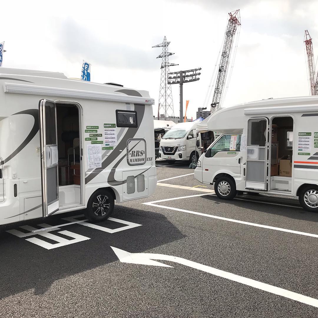キャンピングカー専門 ルートシックス神奈川店 神奈川キャンピングカーフェアin川崎競馬場 二日目開催いたします ロータスrvさんのブースにてお手伝いしております 当社ルートシックスからもオリジナルキャンピング シックスパック 展示していますので 是非是非