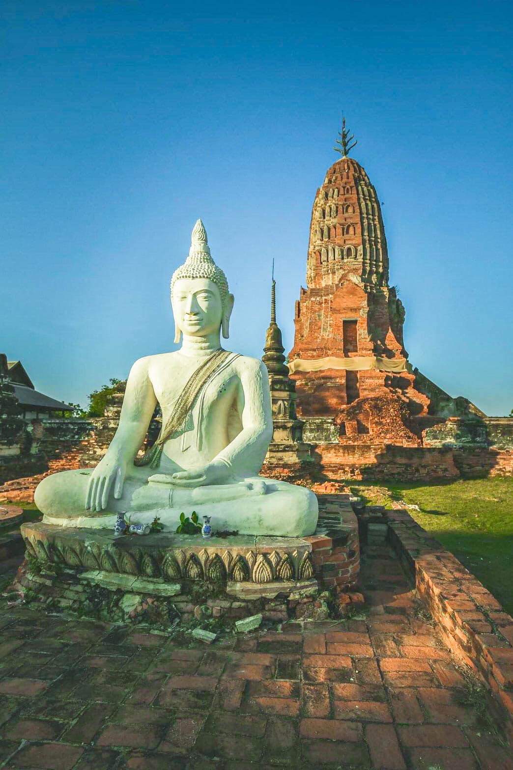 เที่ยวชมพระปรางค์เก่าแก่อายุกว่า 600... - คำชะโนด วังนาคินทร์ | Facebook