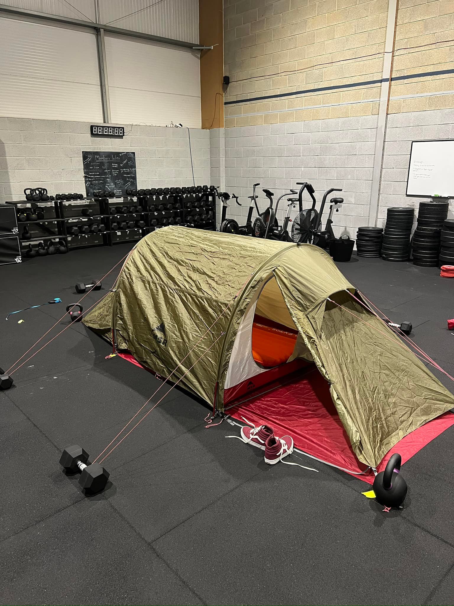 Seek outside guardian tent for 2 people