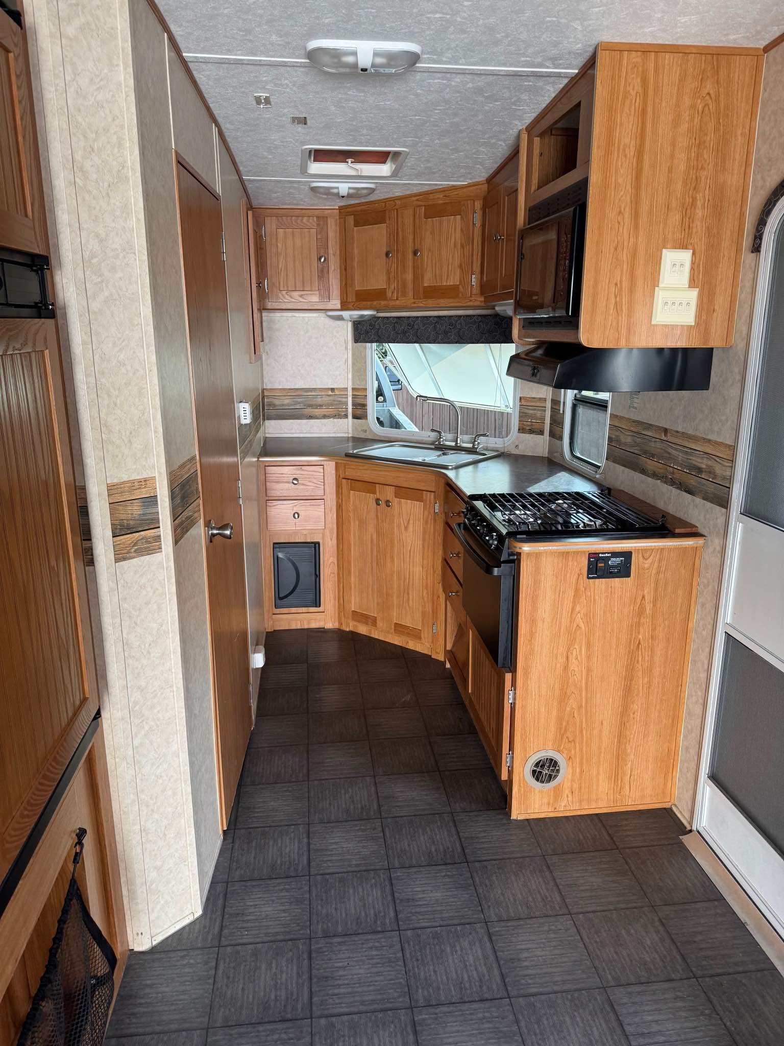 2008 28ft Boogie Box toy hauler - RVs & Campers - Medicine Hat, Alberta ...