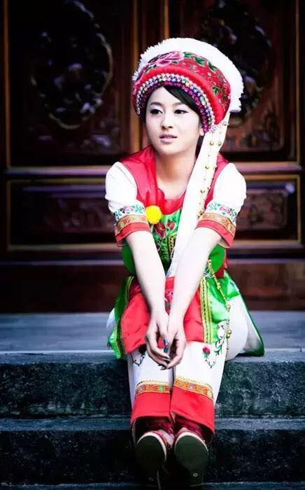 禾日旅遊專區 - 1白族美女 白族是雲南特有民族。全國的白族總人口‭1933510‬人，居於雲南省的有‭1564901‬人。 白族喜食酸辣 ...