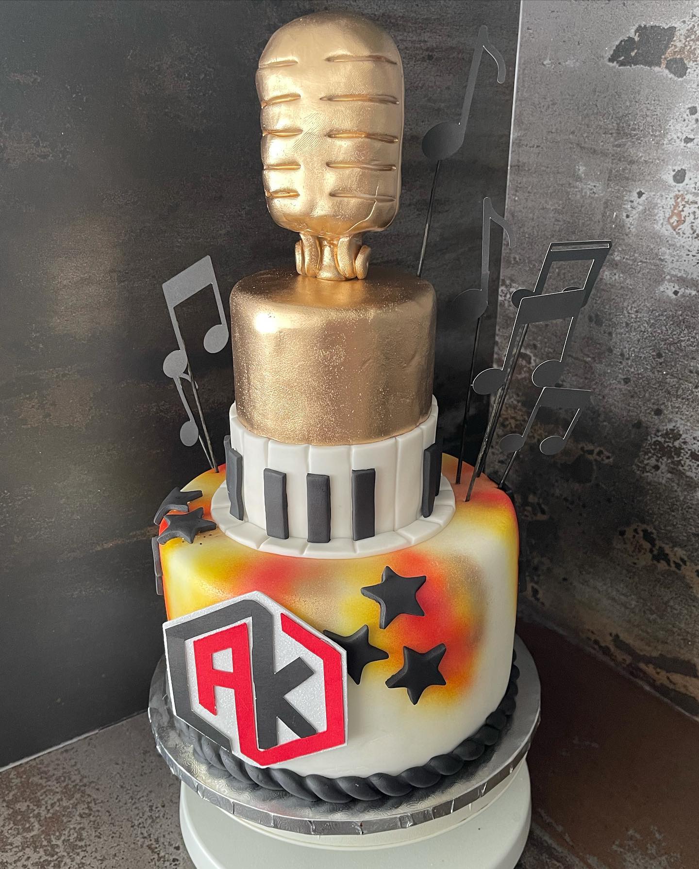 Cesarcakess - 🎉🎉🎉 happy Birthday #cakeart #cakemusic...
