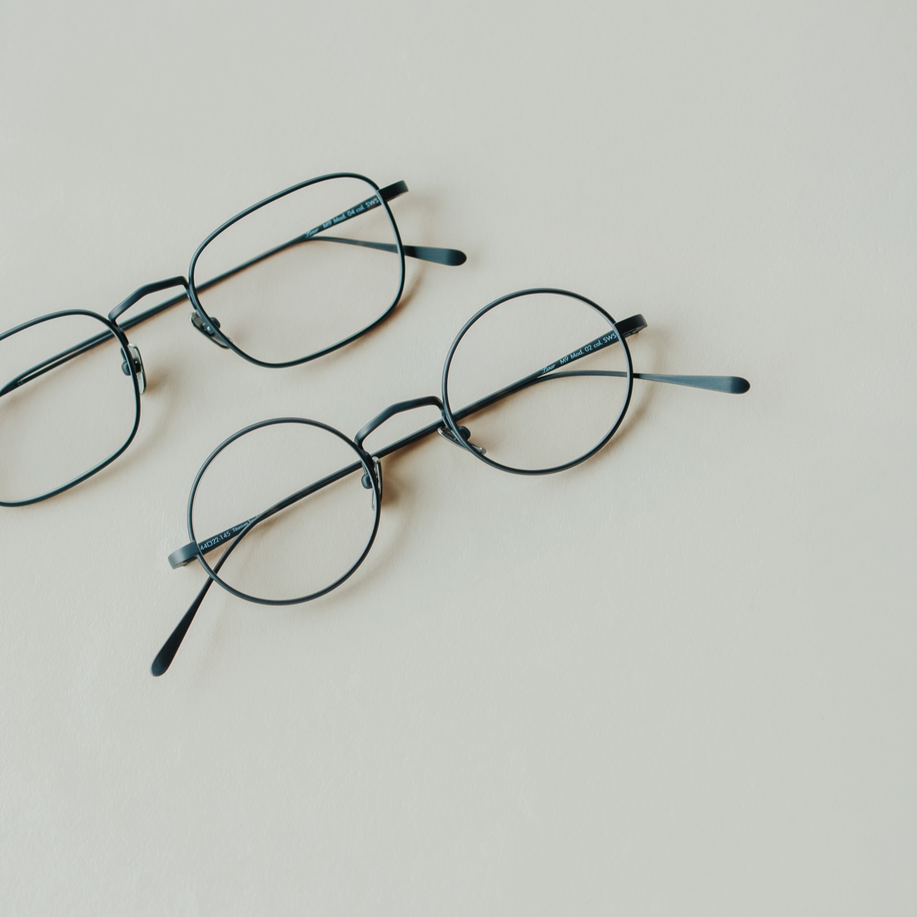 Lunor M6 04 col.AS Lunor - Classic yet rich in contrast: black 