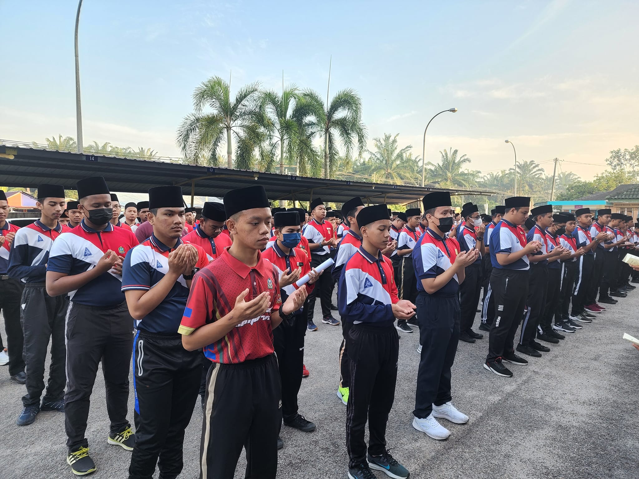 Sekolah... - Sekolah Menengah Agama Parit Raja(SMAPR)