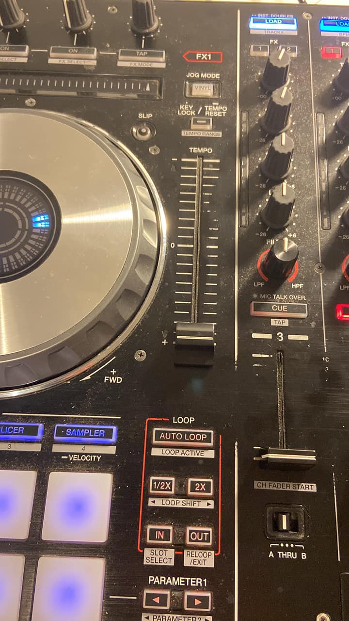 Why does my DDJ SX-2 deck malfunction on the right side?
